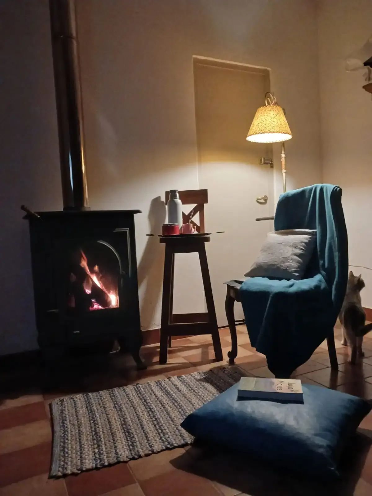 Rincón acogedor en la casa de montaña