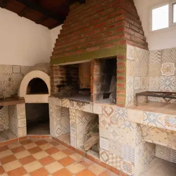 Quincho con asador y horno de barro
