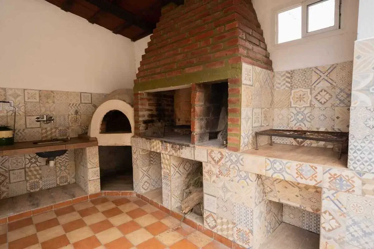 Quincho con asador y horno de barro